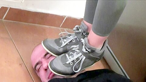 Extreme Trampling And Facestanding...