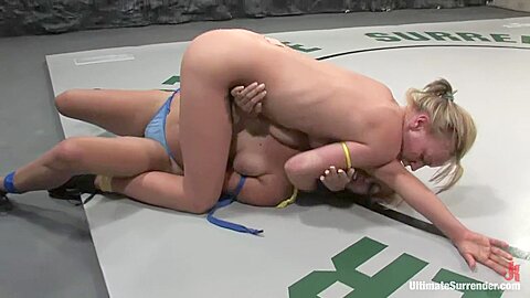 Isis Love Vs Holly Wellin - Loser Submits