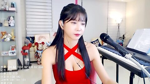 Lovely Korean Singer In Sexy Red Dress Exposes Her Incredible To The Cam...