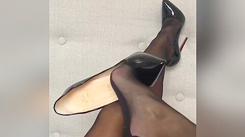 Sophisticated lady films her exotic louboutin...